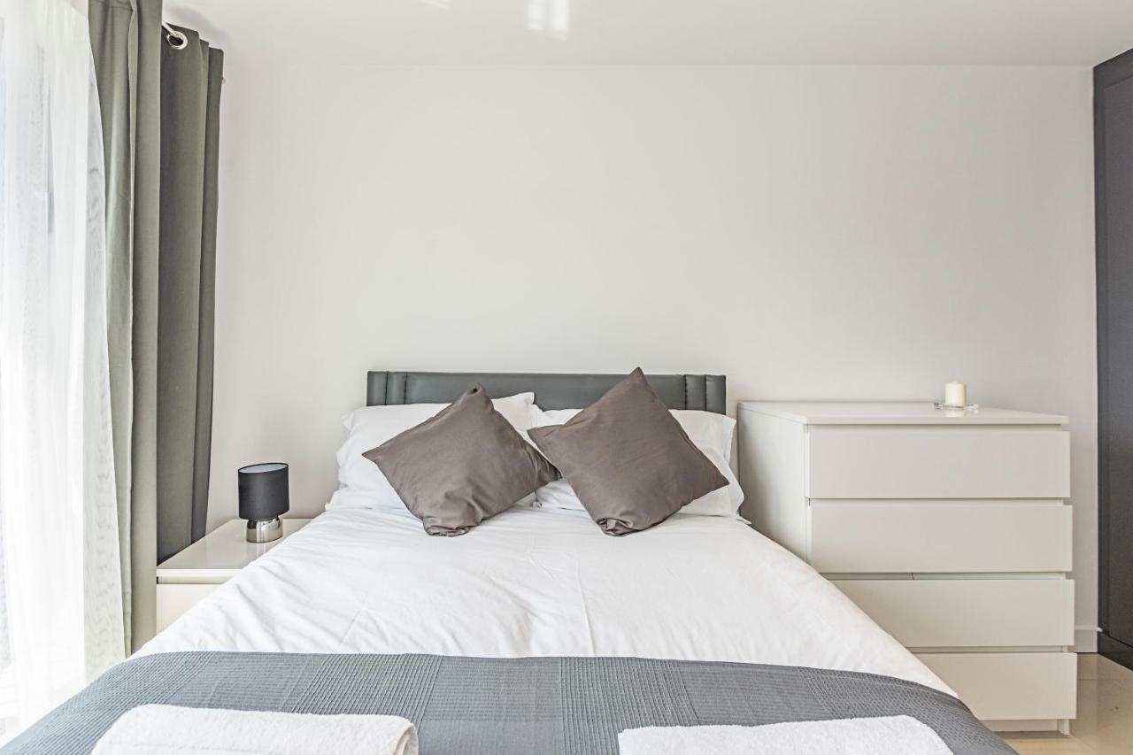 Modern Apartment Canary Wharf Londra Esterno foto