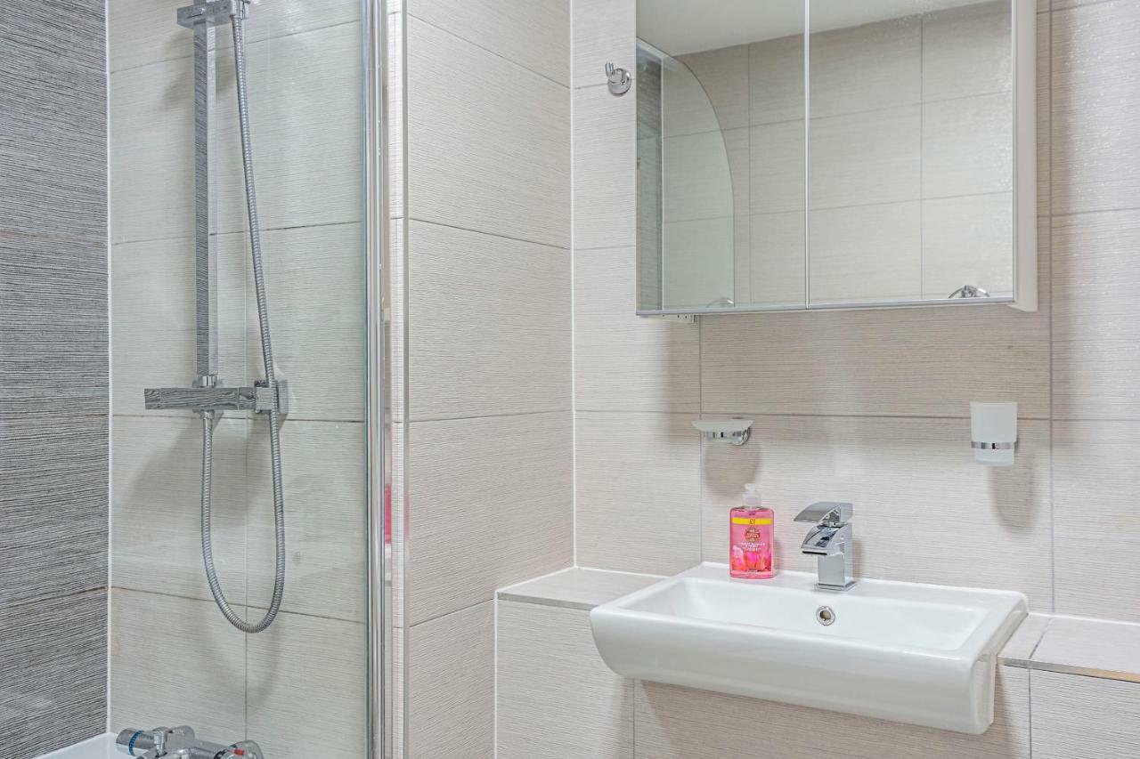Modern Apartment Canary Wharf Londra Esterno foto