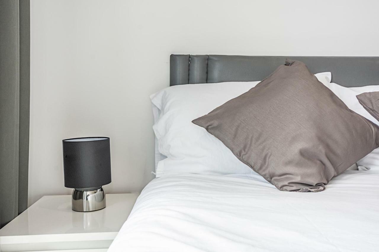 Modern Apartment Canary Wharf Londra Esterno foto